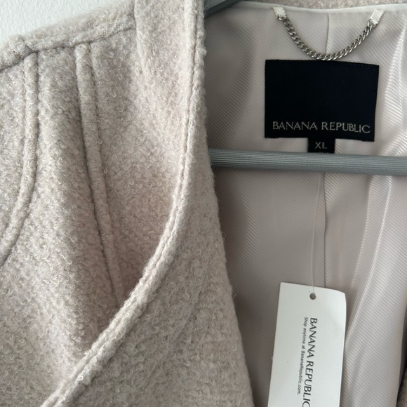 A relaxed cropped jacket - Picture 2 of 4